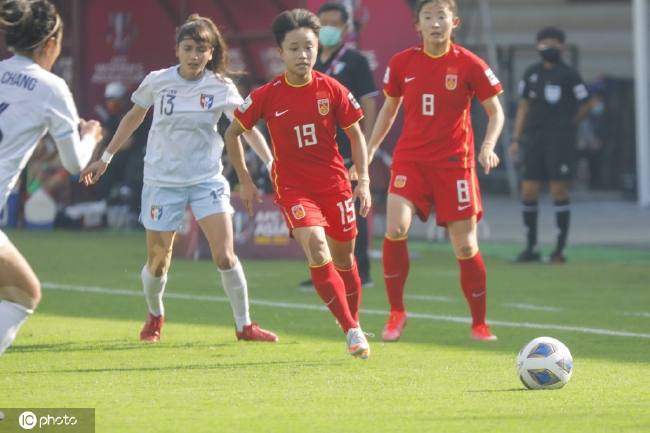击败韩国女足,重回亚洲之巅,其中送出扳平比分头球的就是张琳艳