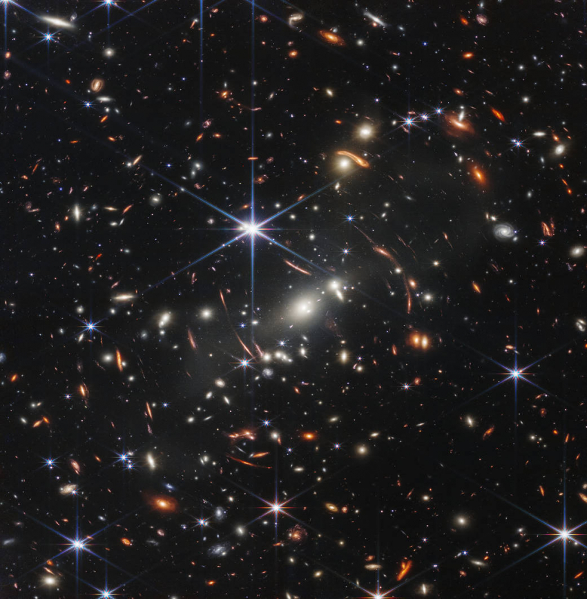 照片为星系团SMACS 0723，包含了数千个星系，距离地球46亿光年.jpeg