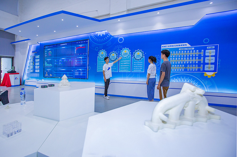 2N3A8733图为中国机械总院江苏分院的机械工业智能互联技术创新展示中心。下同“”kh.jpg