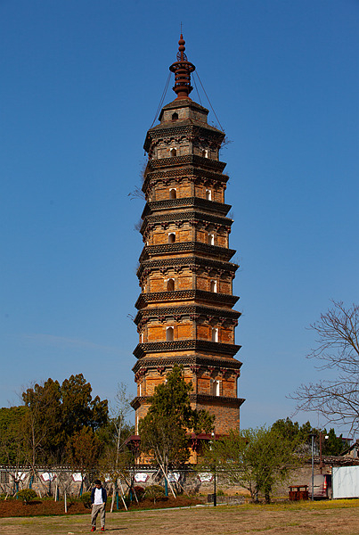 IMG_5232浮梁县的浮梁红塔。曾是中国古代72名塔之一。有“江西第一塔“的美誉h.jpg