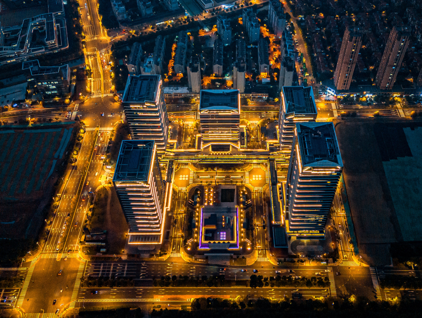 龙城风光40：夜色中的常州金融商务广场.jpg