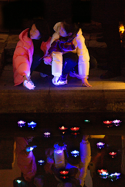 2N3A2668《放河灯》（2024.2.25摄于常州青果巷。过年 h.jpg