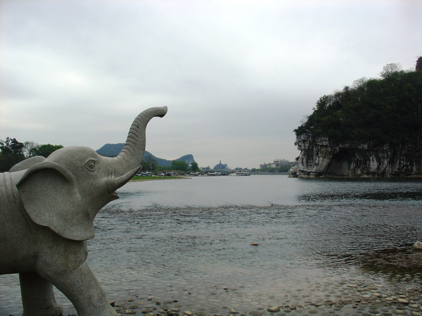 桂林象鼻山公园图片
